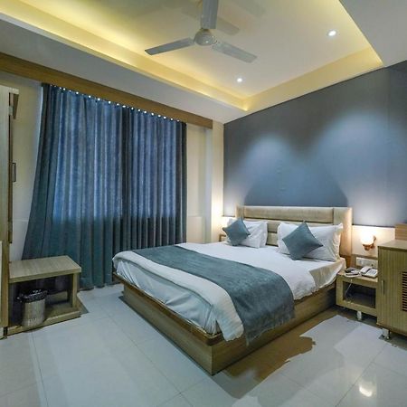 Hotel New Empire Ahmedabad Esterno foto