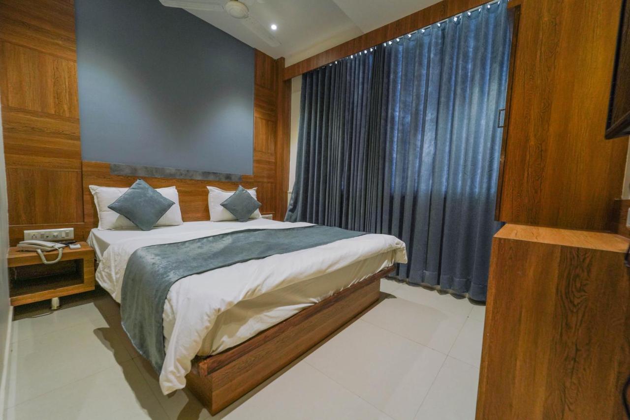 Hotel New Empire Ahmedabad Esterno foto