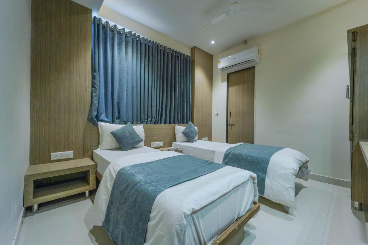 Hotel New Empire Ahmedabad Esterno foto