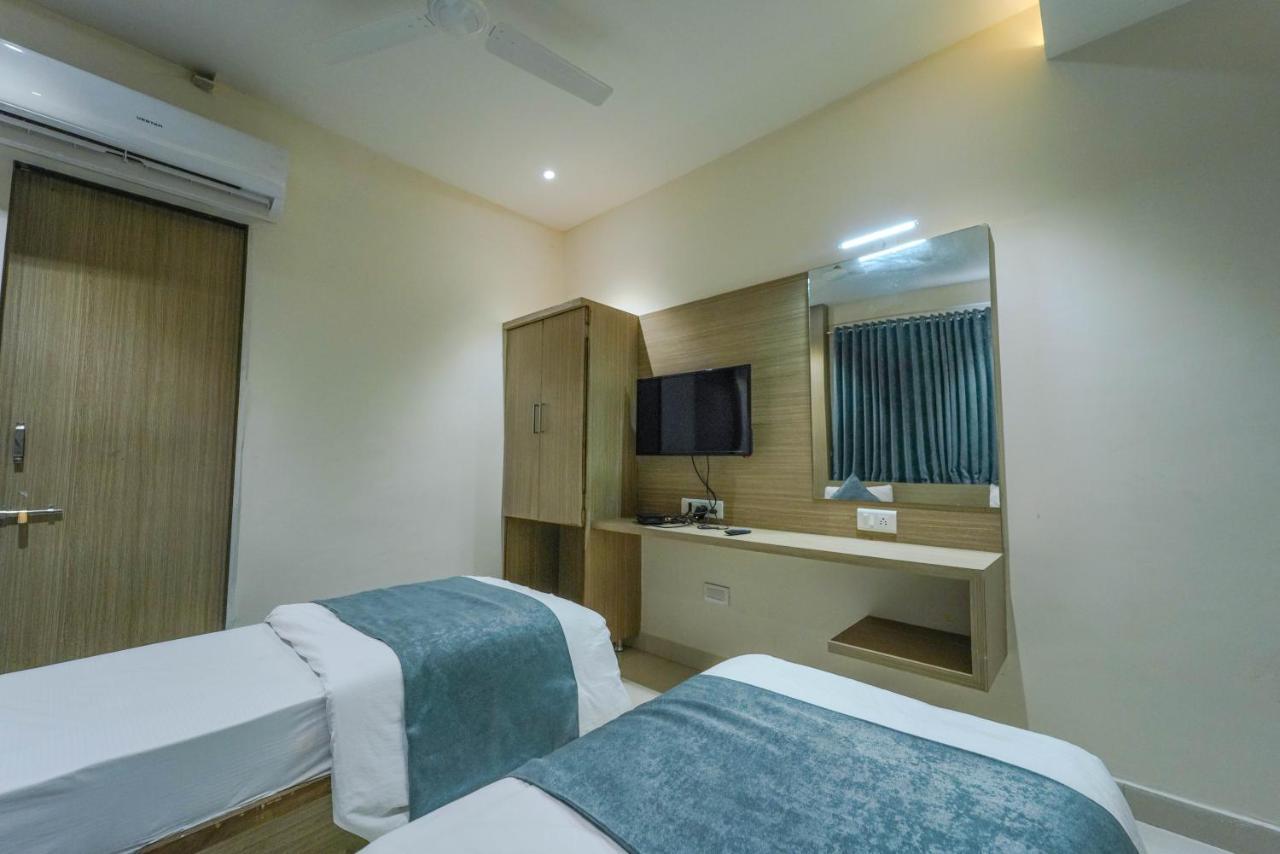 Hotel New Empire Ahmedabad Esterno foto